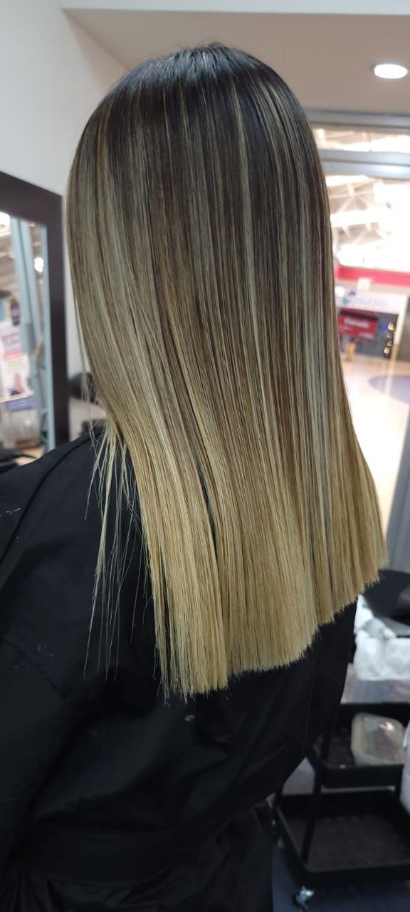 Cabello rubio con balayage en Liora Beauty Salon