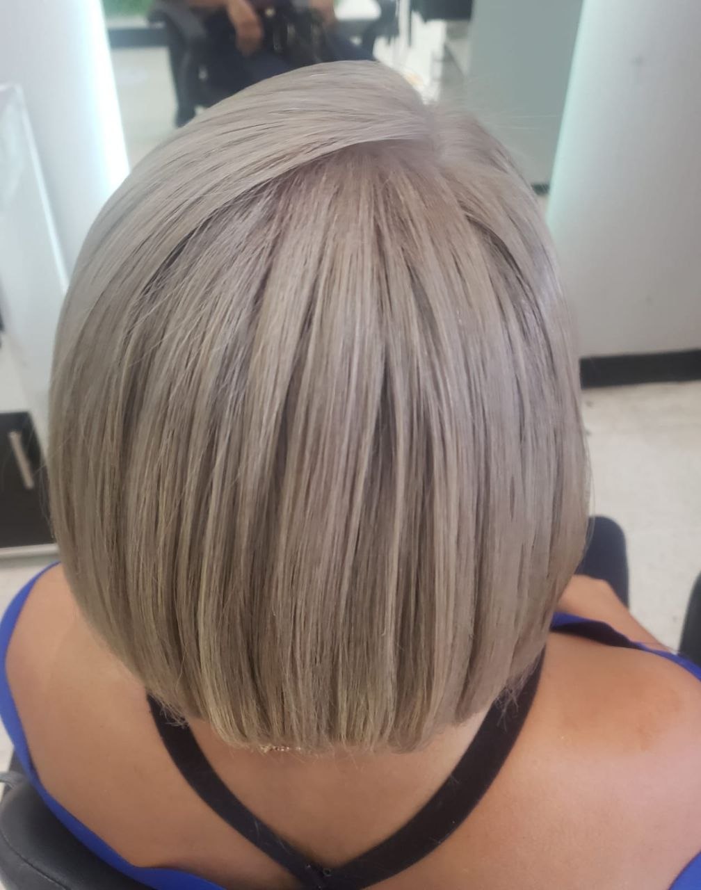 Color ceniza platino en Liora Beauty Salon